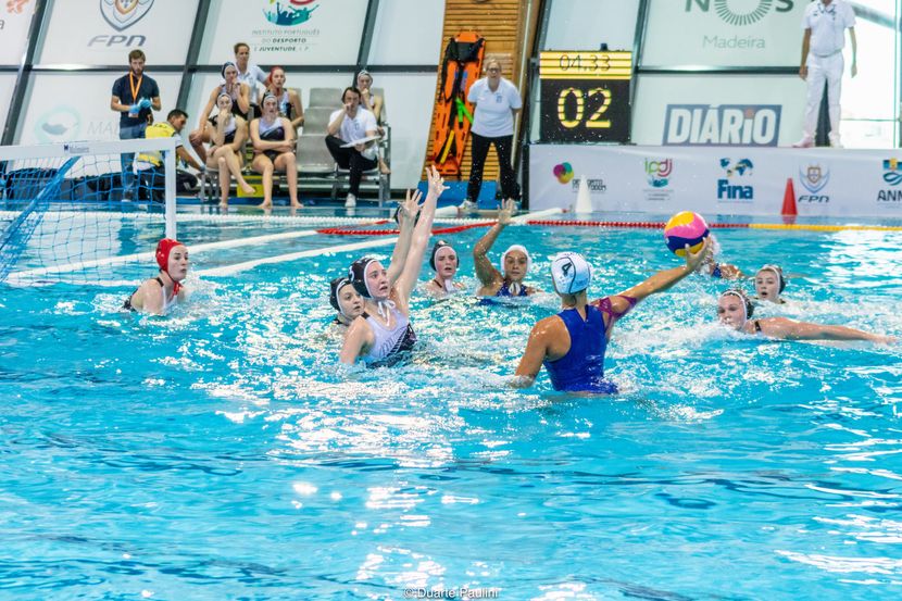 Day 1: Goals against nerves in the opening of the World Women's Junior Championship in Funchal