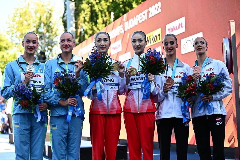 FINA World Championships Budapest 2022 - Day 6 - ARTISTIC SWIMMING - 06303_LargeImage_m9988 - Medals
