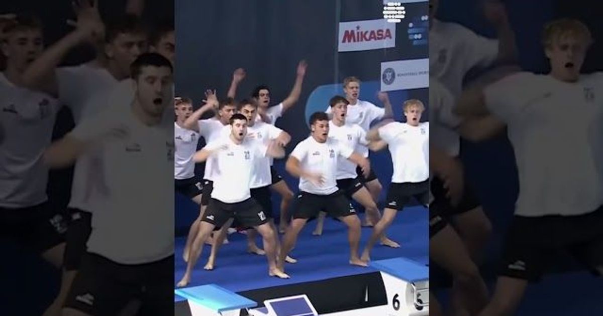 🇳🇿 HAKA mode 🔂New Zealand Water polo junior team perform the Haka at
