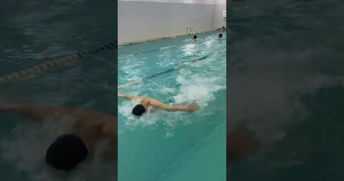 Entering a new week of training fast 💪 #swimming 📹 @baur_sw1m