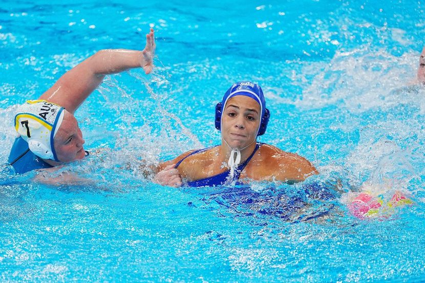35Australia-Greece_header_DI_0083