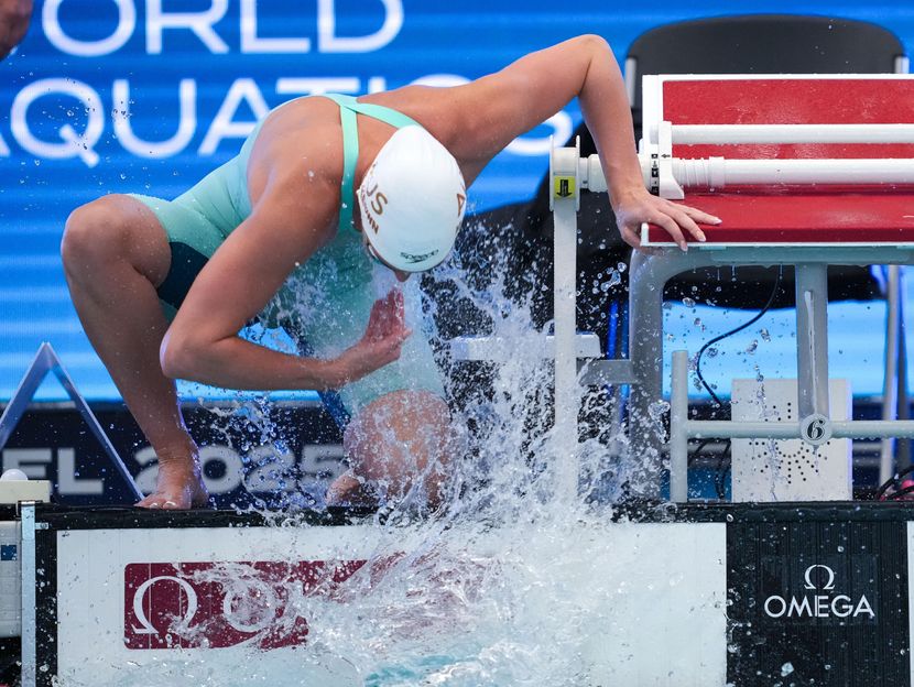 Kaylee McKeown (AUS) by Mike Lewis DSC07839
